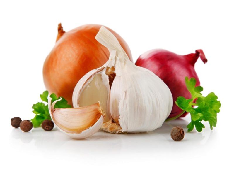 Knoblauch und Zwiebeln zur Steigerung der Wirksamkeit